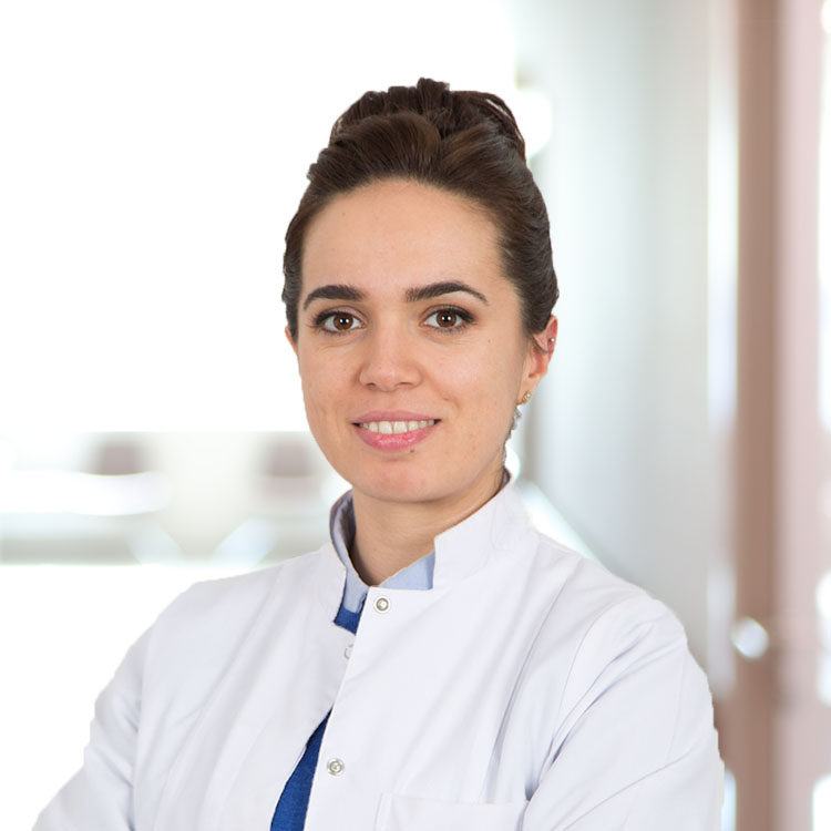 https://akyolmedical.com.tr/wp-content/uploads/2022/08/Dr.Arsida-Bajrami-1.png