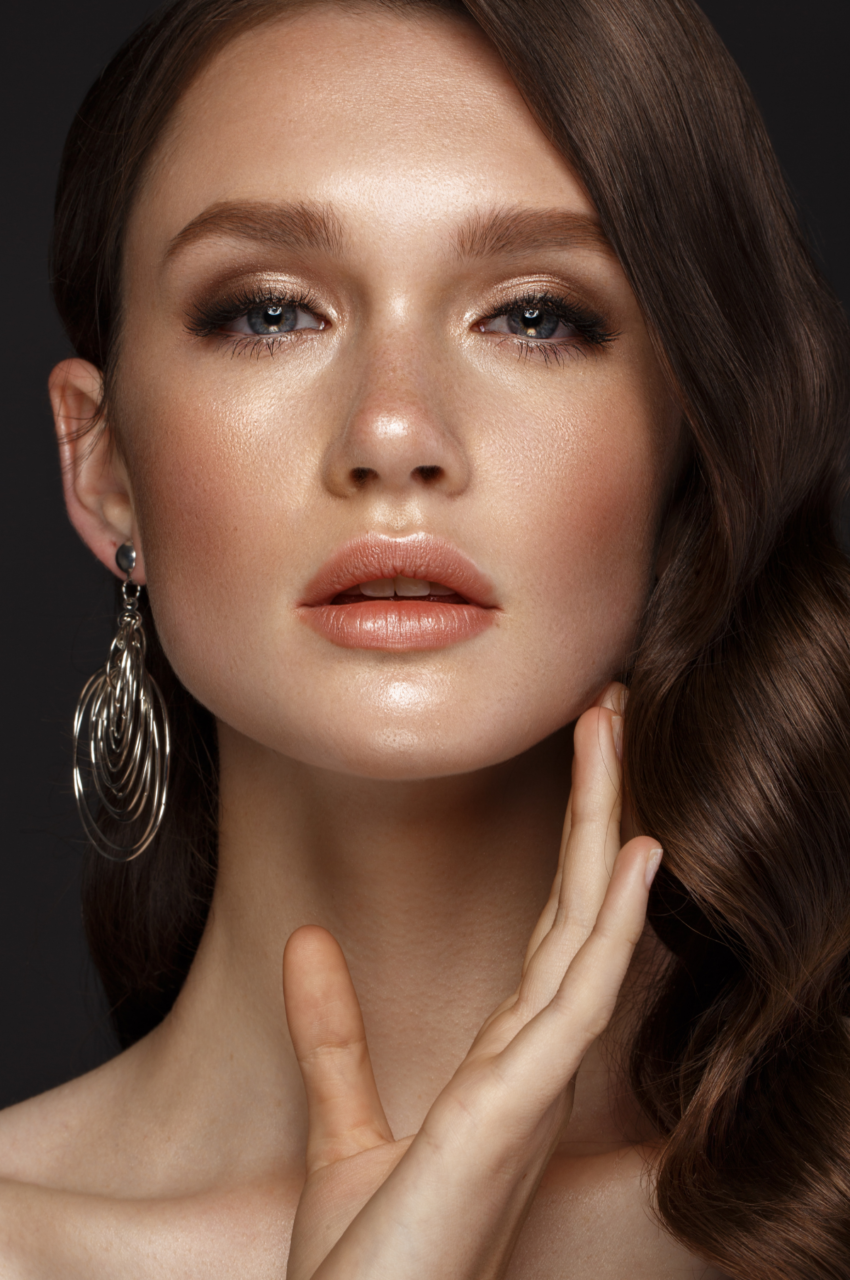https://akyolmedical.com.tr/wp-content/uploads/2022/09/Hollywood-Cheeks-850x1280.png